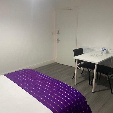 Ferienwohnung Sunrup Heathrow Feltham Exterior foto