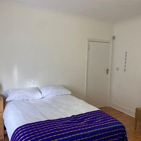 Ferienwohnung Sunrup Heathrow Feltham Exterior foto