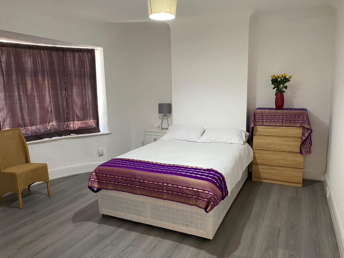 Ferienwohnung Sunrup Heathrow Feltham Exterior foto