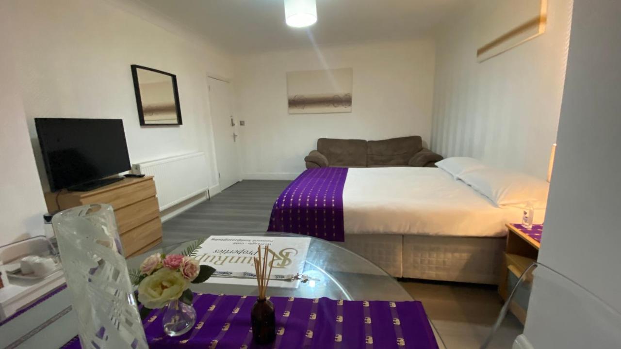 Ferienwohnung Sunrup Heathrow Feltham Exterior foto