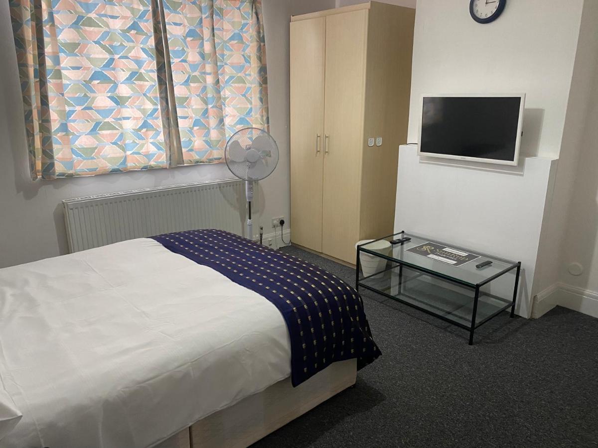 Ferienwohnung Sunrup Heathrow Feltham Exterior foto