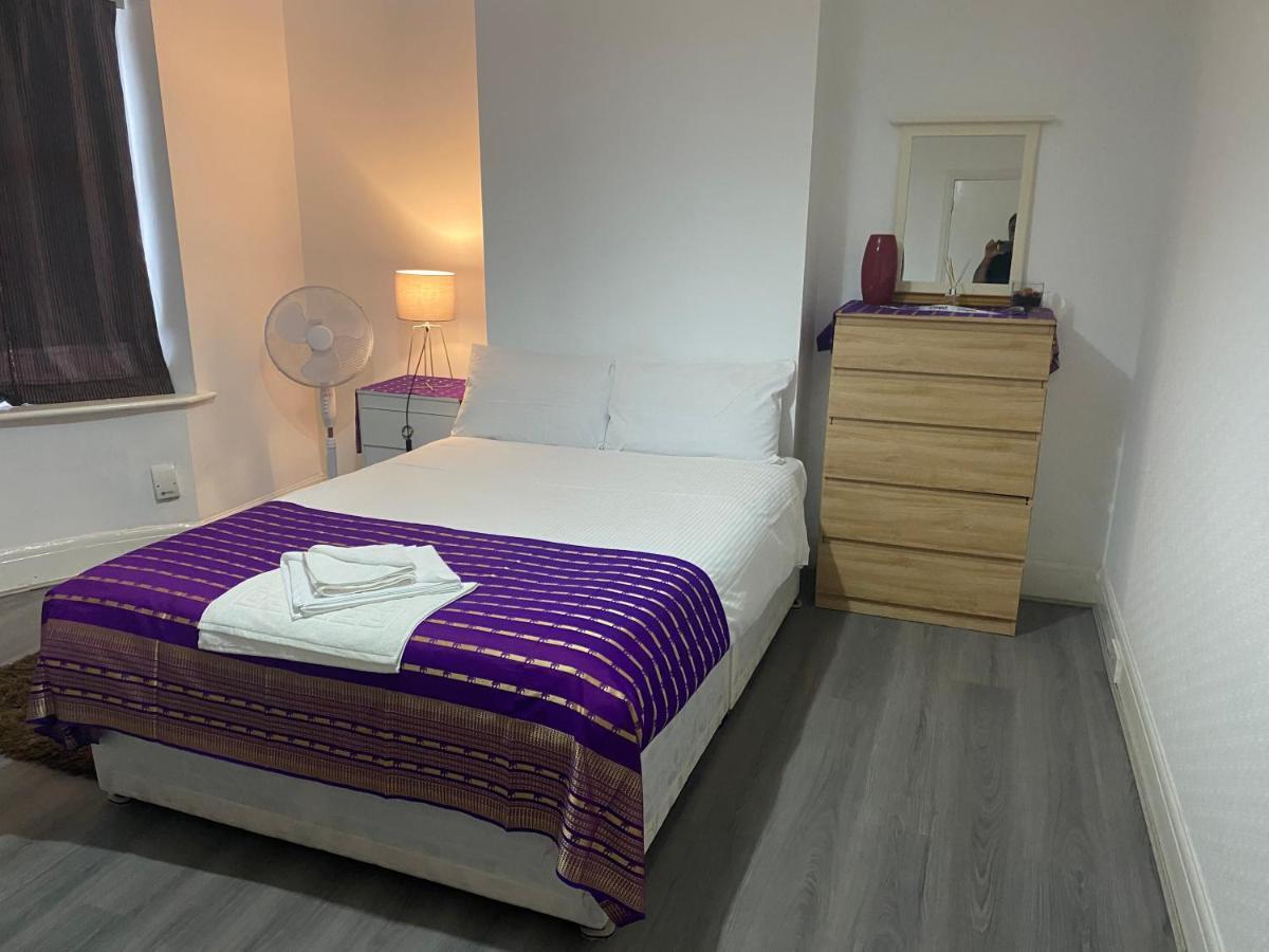 Ferienwohnung Sunrup Heathrow Feltham Exterior foto
